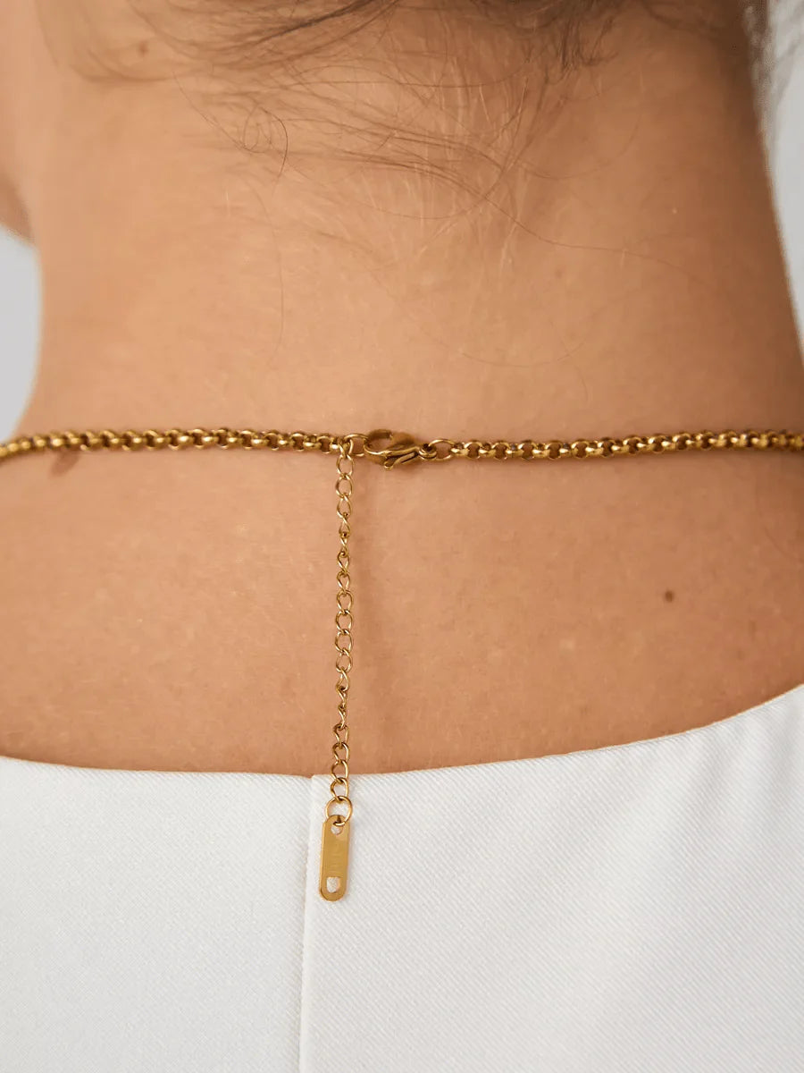 Élaine Pendant — Oval Elegance Necklace