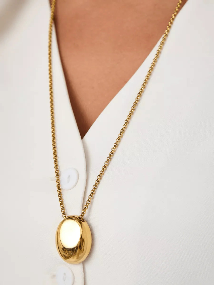 Élaine Pendant — Oval Elegance Necklace