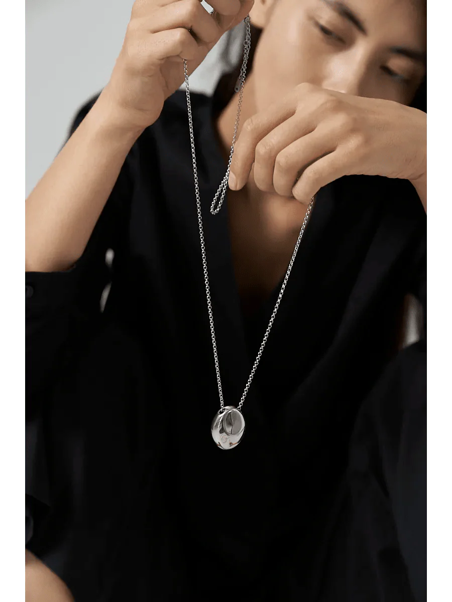 Élaine Pendant — Oval Elegance Necklace