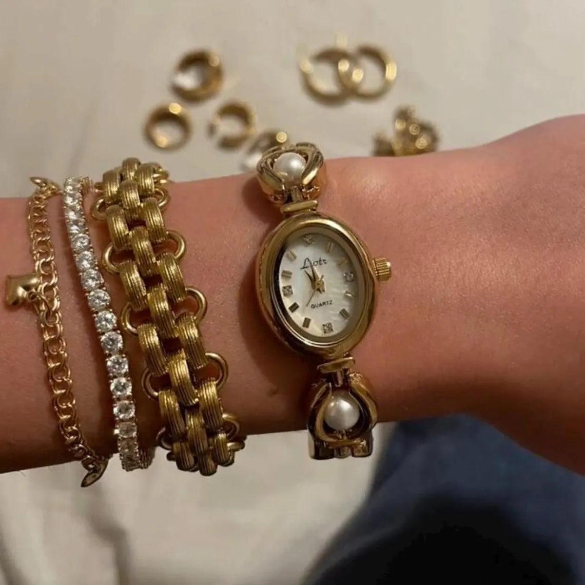 Vivienne Watch – Vintage Gold with Pearls